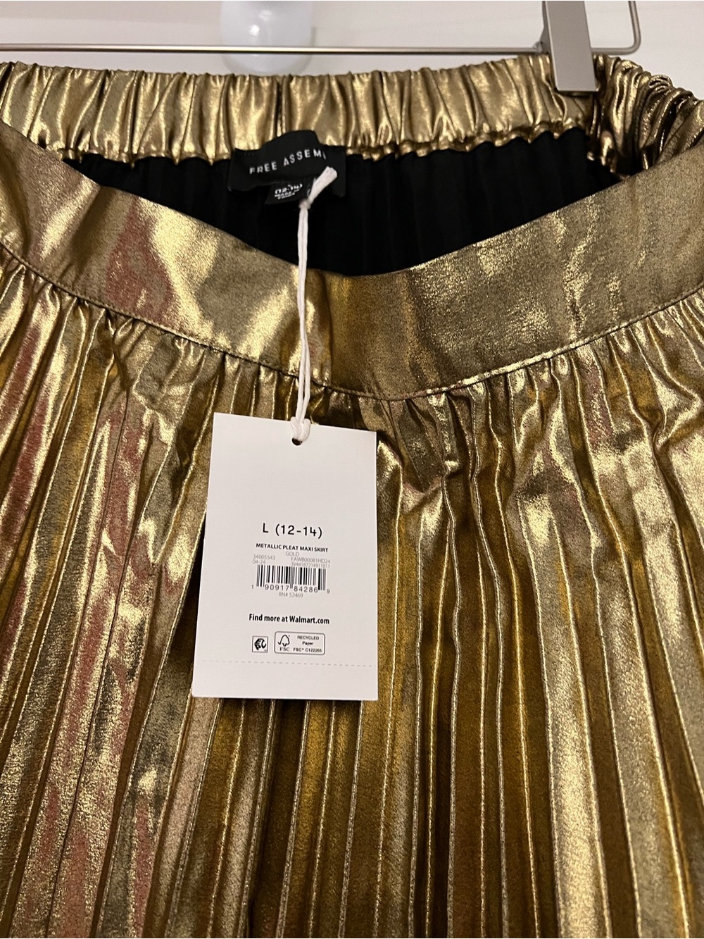 Free Assembly
Women’s Pleated Metallic Maxi Skirt (Gold) - Picture 4 of 7